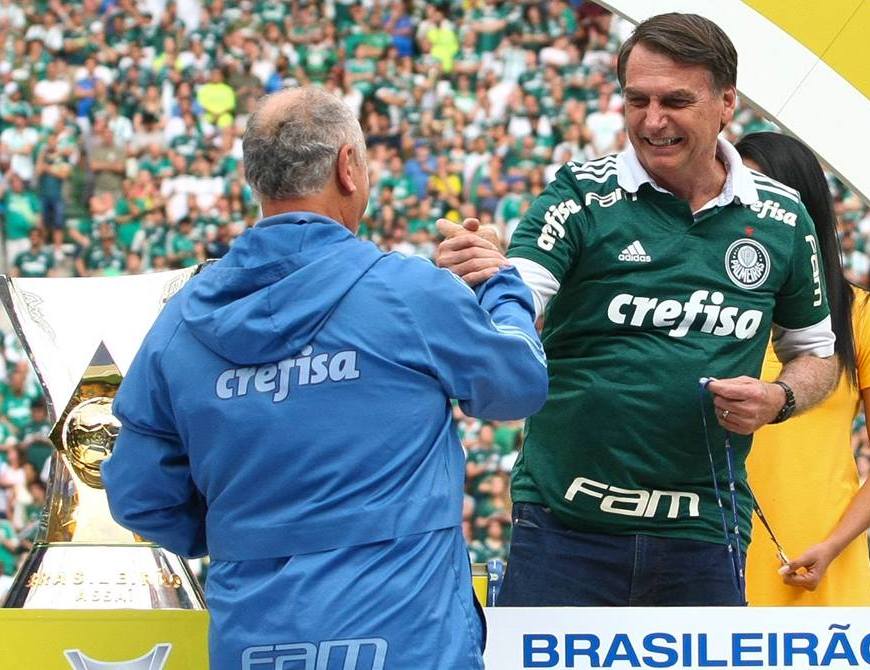 palmeiras jair bolsonaro festa título campeonato brasileiro futebol política fascismo eleição presidente taça troféu